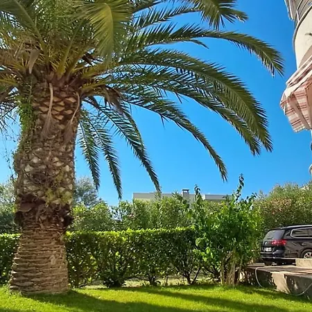 Fjaba Apartment
